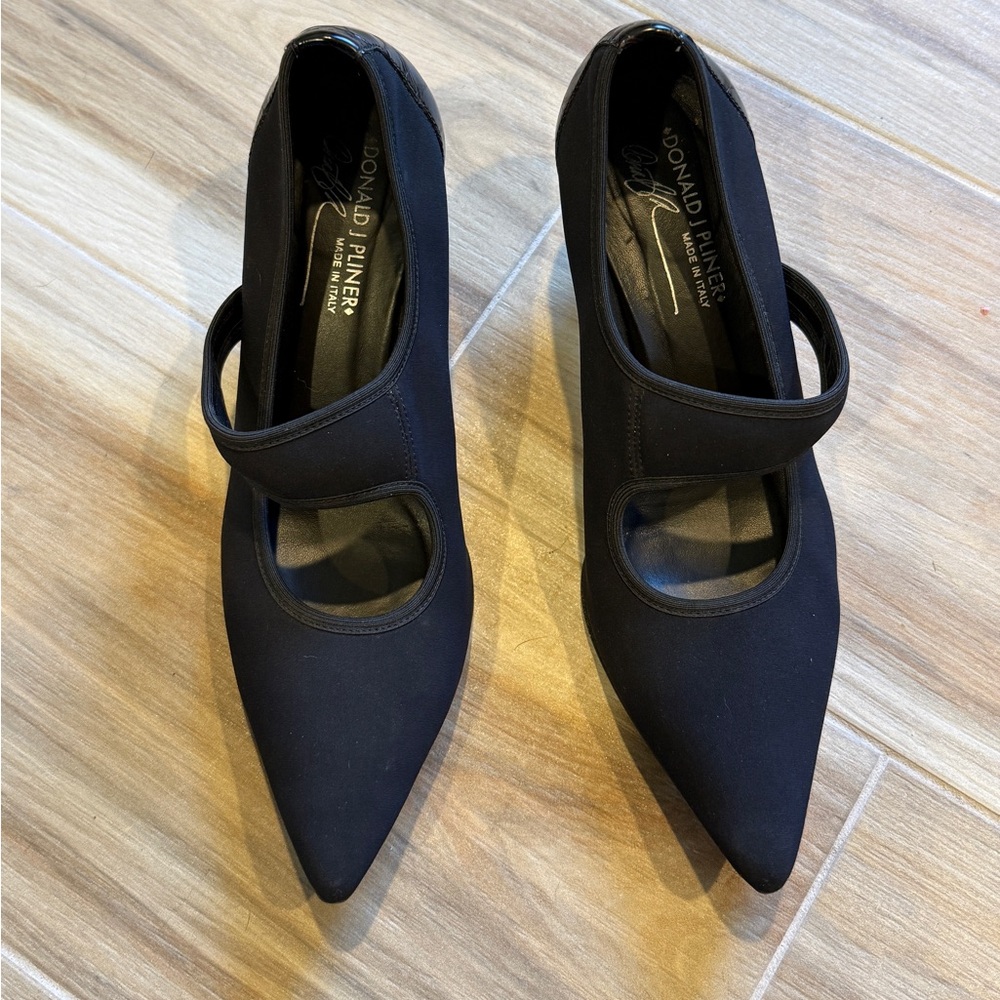 Donald J. Pliner Black Pointed Mary Jane Heels- Made in Italy size 8 1/2